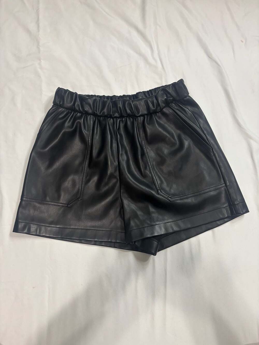 Steve Madden Faux The Record Short in Black